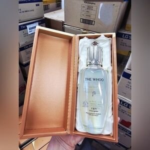 The History of Whoo Cheongidan Rejuvenating Pro-radiance Refining Essence 150ml
